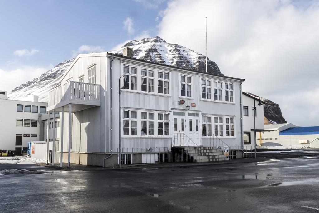 Einarshusid Guesthouse Bolungarvik ภายนอก รูปภาพ