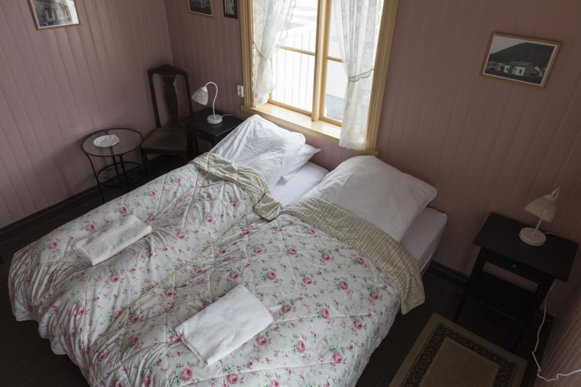 Einarshusid Guesthouse Bolungarvik ภายนอก รูปภาพ