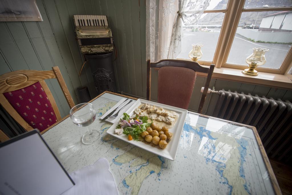 Einarshusid Guesthouse Bolungarvik ภายนอก รูปภาพ