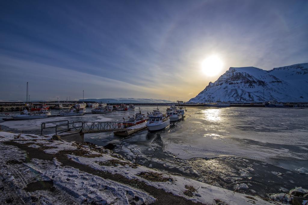Einarshusid Guesthouse Bolungarvik ภายนอก รูปภาพ